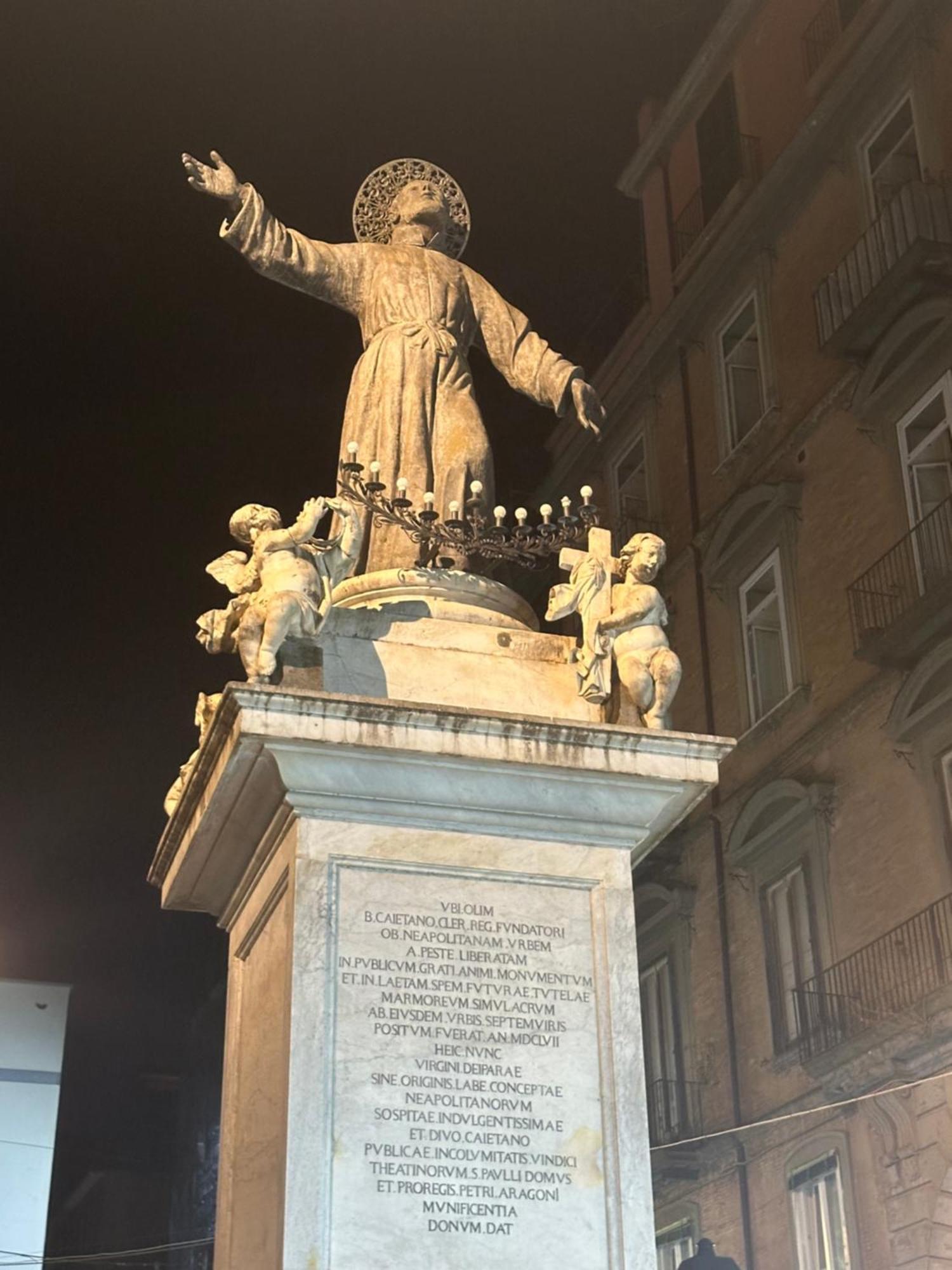 Angolo Paradiso Bed & Breakfast Napoli Dış mekan fotoğraf